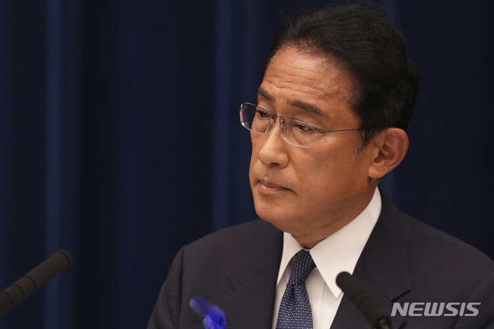 [도쿄=AP/뉴시스] 기시다 후미오 일본 총리가 14일 도쿄 총리관저에서 연설하고 있다. 2022.07.14.