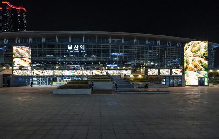 [부산=뉴시스] ‘부산역-유라시아플랫폼 미디어월’ 전(展). (사진=부산시 제공) *재판매 및 DB 금지