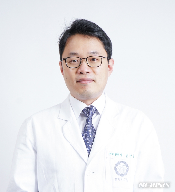 [서울=뉴시스]김상훈 경희대병원 이비인후과 교수. (사진= 경희의료원 제공) 2022.07.15