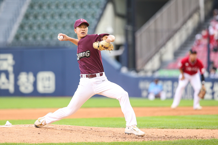 고양 히어로즈 주승우가 15일 잠실구장에서 열린 2022 KBO 퓨처스 올스타전에 등판해 역투하고 있다. (사진=키움 히어로즈 제공) *재판매 및 DB 금지