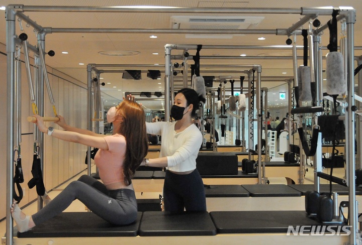 [대구=뉴시스]김정화 기자 = 롯데백화점 대구점은 지역 백화점 문화센터 중 최대 규모 필라테스 전용관을 오픈하고 가을학기 정기회원 모집에 나선다. (사진 = 롯데백화점 대구점 제공) 2022.07.17. photo@newsis.com