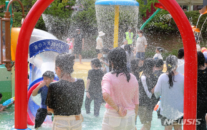 [고양=뉴시스] 경기 고양시 식사중앙공원 물놀이장. (사진=뉴시스 DB). photo@newsis.com