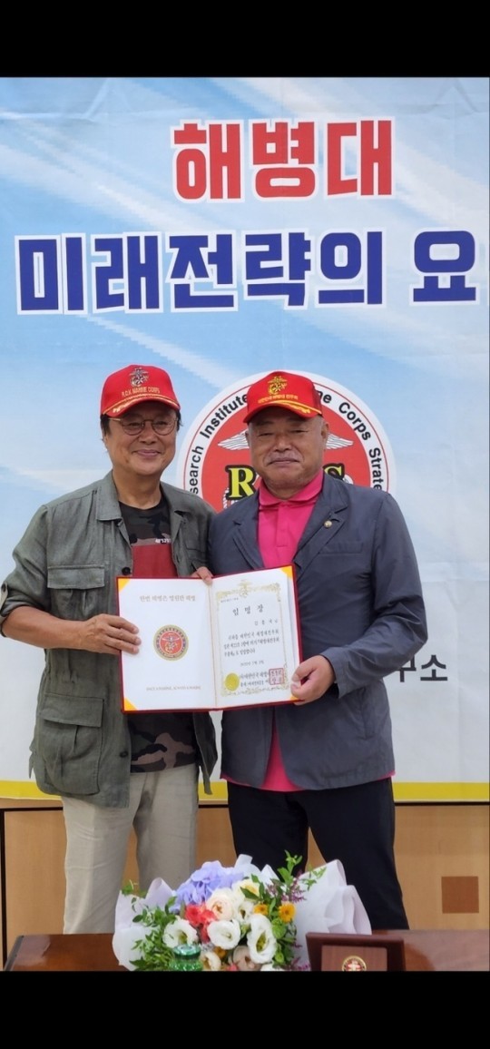 [서울=뉴시스] 남진, 김흥국 2022.07.18 (사진=김흥국 제공) photo@newsis.com  *재판매 및 DB 금지