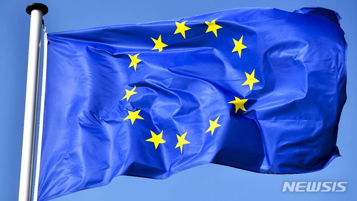 EU, 첫 보복관세 승인…15일부터 美 일부 수입품에 25%