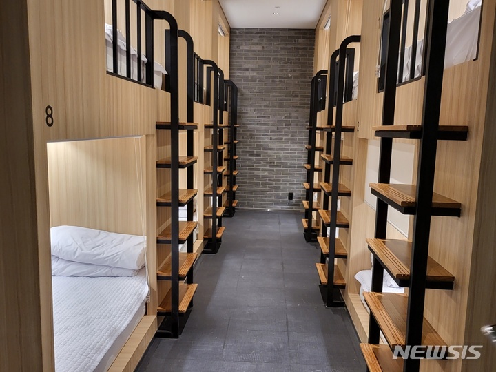 [서울=뉴시스]카카오 판교 아지트 지하 1층에 구비된 수면실. (사진=윤현성 기자)