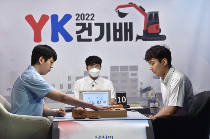 강동윤(왼쪽) 박정환 (제공=한국기원) *재판매 및 DB 금지