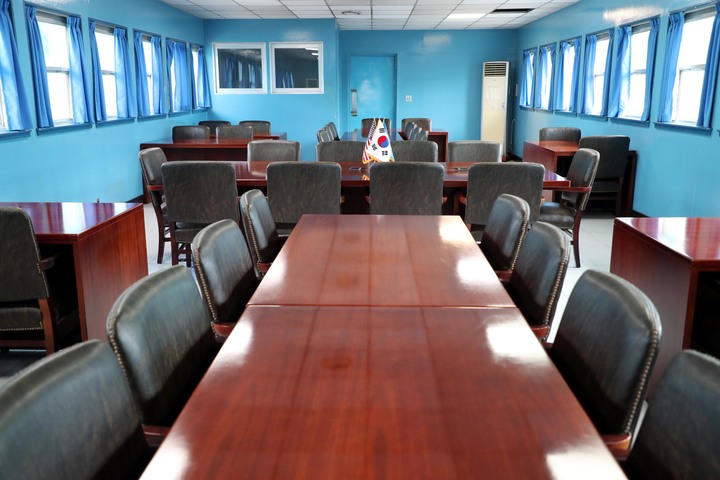 [서울=뉴시스] 19일 경기 파주시 판문점에서 판문점 견학 재개 관련 미디어데이가 열린 가운데 판문점 군사정전위원회 회의실이 공개되고 있다. (사진=국방일보 제공) 2022.07.19. photo@newsis.com *재판매 및 DB 금지