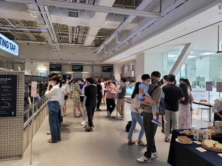 보틀벙커 제타플렉스점 테이스팅탭 전경(사진=롯데마트 제공) *재판매 및 DB 금지