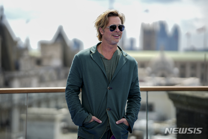 [런던 =AP/뉴시스] 2022년 7월 20일, 브래드 피트가 ‘불릿 트레인’ 영화 포토콜 행사에 참석해 포즈를 취하고 있다. 2022.09.23. 
