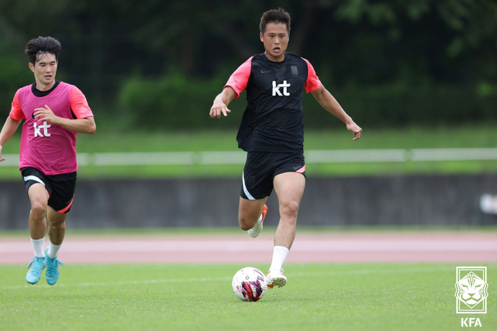 [서울=뉴시스] 2022 EAFF E-1 챔피언십에 출전한 축구대표팀 김주성이 21일 일본 아이치현 도요타 시티 스포츠 파크 어슬레틱스T&F에서 훈련을 하고 있다. (사진=대한축구협회 제공) 2022.07.21. photo@newsis.com *재판매 및 DB 금지