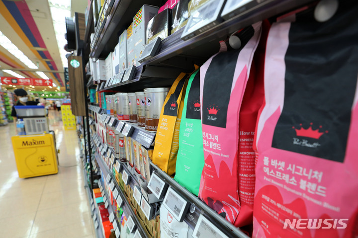 커피 원두가 오르는데 킹달러까지...아메리카노 또 오르나