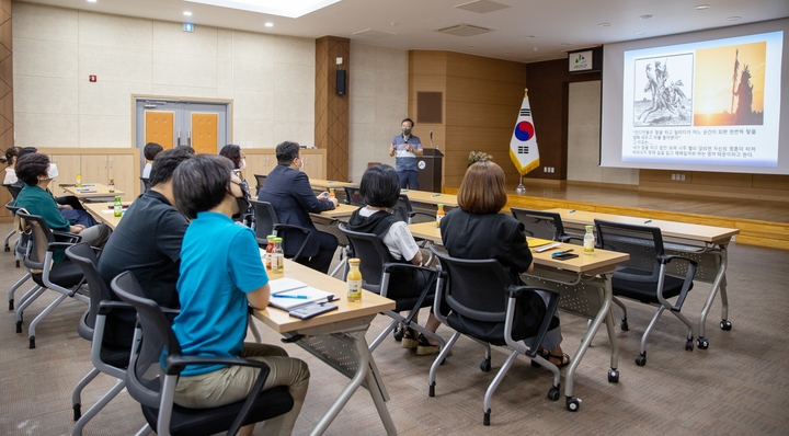 [괴산=뉴시스] 동네방네, 희망마을 프로젝트 역량 강화 교육. (사진=괴산군 제공) photo@newsis.com *재판매 및 DB 금지