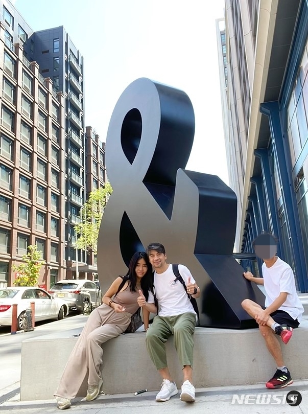 [서울=뉴시스] 권오중 가족. 2022.07.24. (사진 = 엄윤경 인스타그램 캡쳐) photo@newsis.com*재판매 및 DB 금지