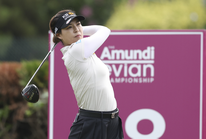 [서울=뉴시스] 김근수 기자 = 2022년 7월23일(현지시간) 프랑스 에비앙 레뱅에 위치한 에비앙 리조트 골프클럽에서 열린 '아문디 에비앙 챔피언십'에서 전인지가 3R 18번홀 티샷을 하고 있다. (사진=박준석 씨 제공) 2022.07.24. photo@newsis.com *재판매 및 DB 금지