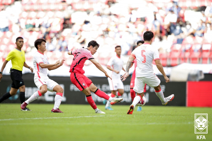 [서울=뉴시스] 김진아 기자 = 24일 일본 아이치현 도요타 스타디움에서 열린 2022 동아시아축구연맹(EAFF) E-1 챔피언십(동아시안컵) 2차전 한국과 홍콩의 경기에서 강성진이 득점하고 있다. (사진=대한축구협회 제공) 2022.07.24. photo@newsis.com *재판매 및 DB 금지