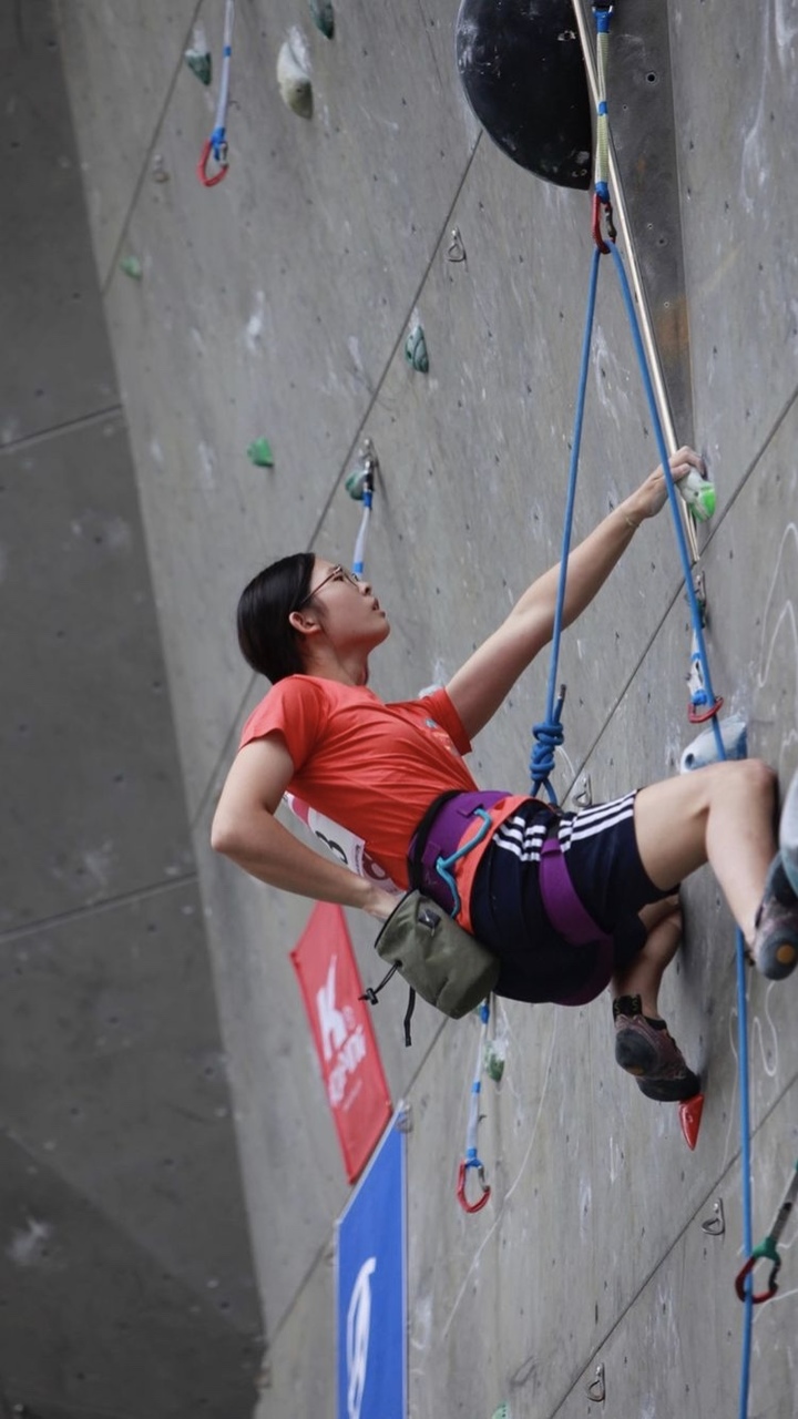 [울산=뉴시스] 유재형 기자 = 울산시 울주군은 지역 출신의 조가연(25·여) 선수가 2022 스포츠클라이밍 국가대표로 선발됐다고 25일 밝혔다. 사진은 조 선수의 등반 모습. 2022.07.25. (사진= 울주군 제공)photo@newsis.com *재판매 및 DB 금지