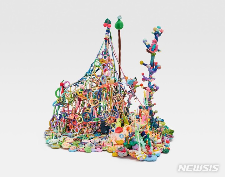 [서울=뉴시스]아트랜드, 2016-진행중, 어린이 모형 점토, 가변크기. 사진: 프루던스 커밍 어소시에이츠© Aami Suh, Omi Suh and Do Ho Suh, all rights reserved 2022