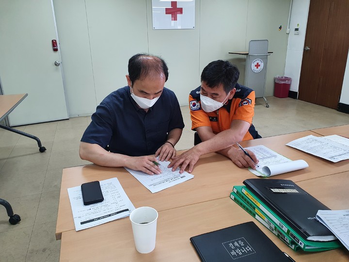 [대구=뉴시스] 고여정 기자 =  대구 중부소방서는 대한적십자사 대구경북혈액원에 대해 긴급 관계기관 합동점검을 실시했다. (사진 = 대구중부소방서) 2022.07.27. ruding@newsis.com  *재판매 및 DB 금지