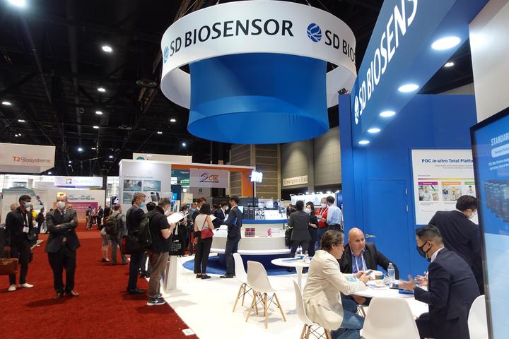 체외진단 전문기업 에스디바이오센서가 24~28일 미국 시카고에서 열리는 세계 최대 규모의 분자진단 전시회 2022 AACC에 참가했다고 27일 밝혔다. 사진은 행사장에 마련된 에스디바이오센서 부스의 모습.(사진 : 에스디바이오센서 제공) *재판매 및 DB 금지