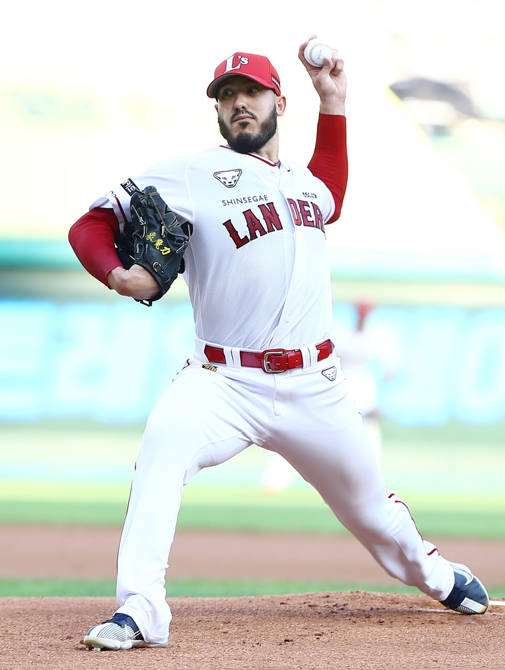 [서울=뉴시스] SSG 랜더스 외국인 투수 숀 모리만도(사진=SSG 랜더스 제공) *재판매 및 DB 금지