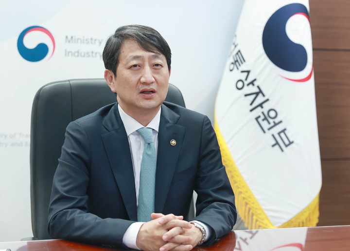 [서울=뉴시스] 안덕근 산업통상자원부 통상교섭본부장이 지난달 26일 서울 중구 대한상공회의소 영상회의실에서 화상으로 열린 '인도태평양 경제프레임워크(IPEF) 장관회의'에 참석해 발언하고 있는 모습. (사진=산업통상자원부 제공) 2022.07.27. photo@newsis.com *재판매 및 DB 금지