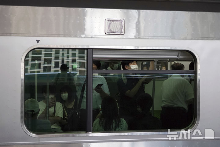 [도쿄=AP/뉴시스]2022년 7월27일 도쿄의 지하철 모습. 2025.6.4<font style="vertical-align: inherit;"><font style="vertical-align: inherit;"></font></font>