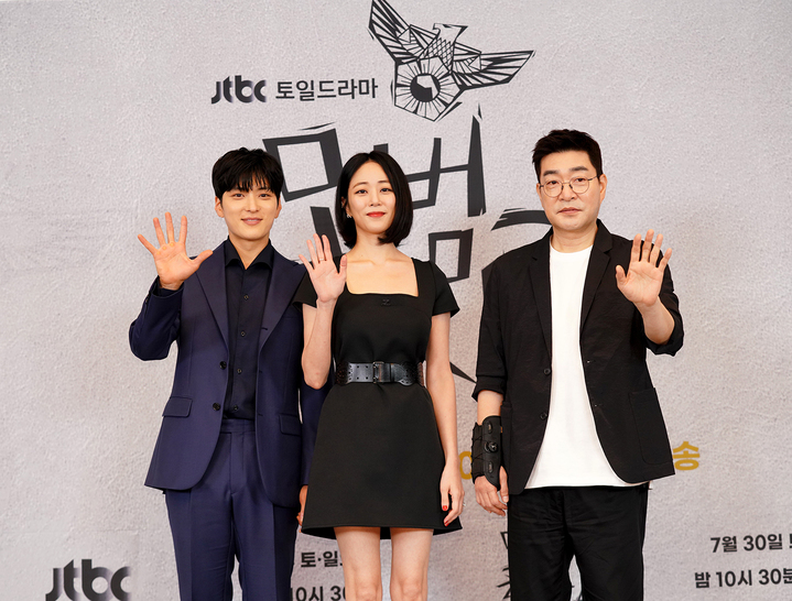 왼쪽부터 장승조, 김효진, 손현주