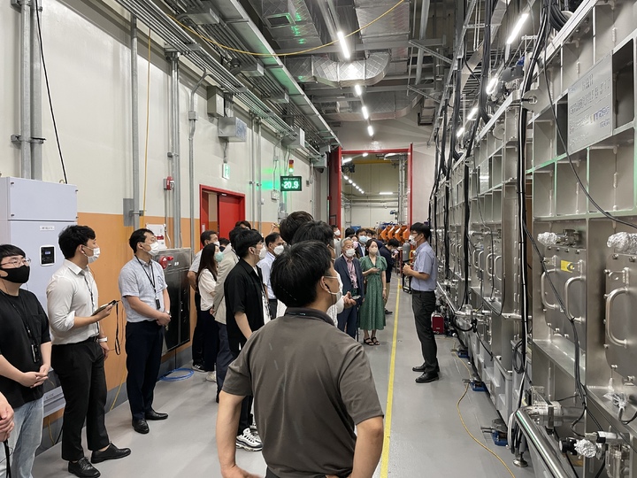 [대전=뉴시스] 중이온가속기 현장시찰의 모습. *재판매 및 DB 금지