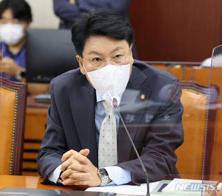 [서울=뉴시스] 최진석 기자 = 28일 국회에서 열린 행정안전위원회 전체회의에서 장제원 국민의힘 의원이 발언하고 있다. (공동취재사진) 2022.07.28. photo@newsis.com