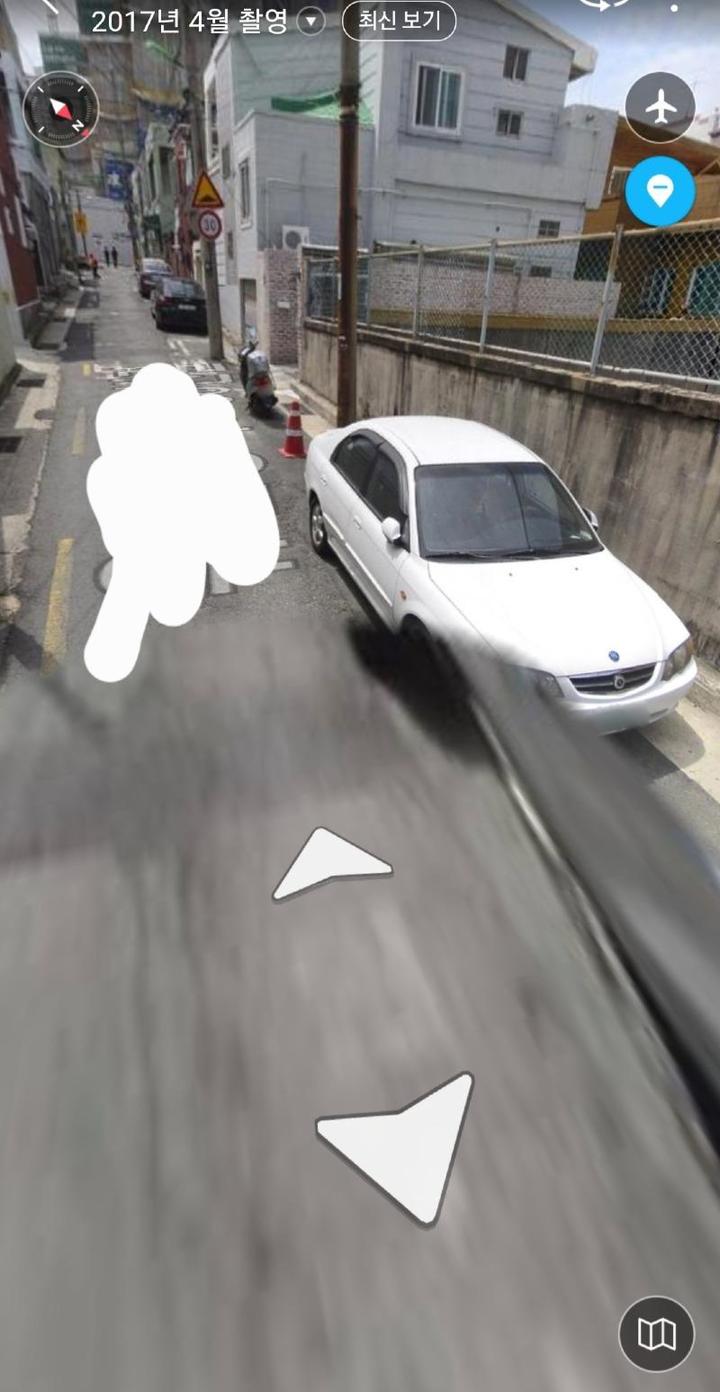 5년 전에도 오토바이 알박기로 주차구역을 확보해 놓은 모습. 사진 보배드림 *재판매 및 DB 금지