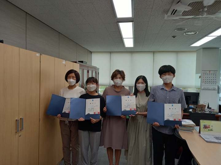 [진주=뉴시스]진주교육지원청, 진주행복마을학교 이름공모 시상식. *재판매 및 DB 금지