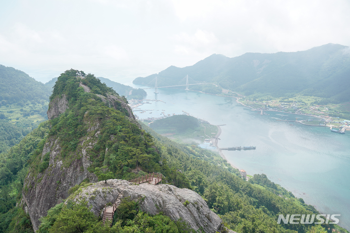 [서울=뉴시스] (통영) 지리산 옥녀봉에서 바라본 풍경-사진 촬영 권다현. (사진=한국관광공사 제공) 2022.07.29. photo@newsis.com *재판매 및 DB 금지