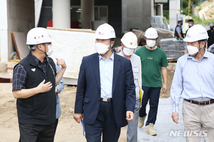 김성제 의왕시장, 아름채 노인복지관 별관 건립현장 방문