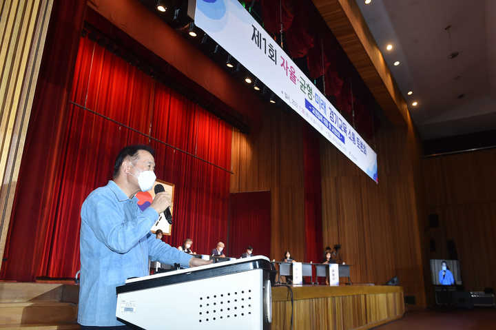 [수원=뉴시스] 28일 오후 경기 수원시 조원동 경기도교육청 남부청사에서 교권 보호를 주제로 열린 소통토론회에서 임태희 교육감이 발언하고 있다. 2022.07.29. (사진=경기도교육청 제공) *재판매 및 DB 금지