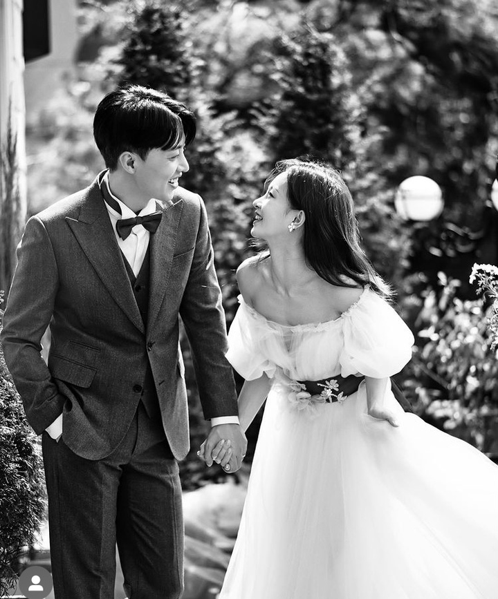 [서울=뉴시스] 이예나 결혼. 2022.07.30. (사진 = 인스타그램 캡처) photo@newsis.com *재판매 및 DB 금지