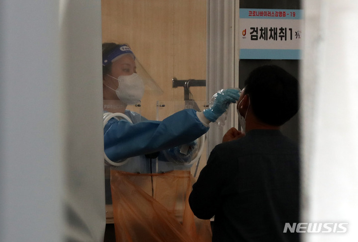 강원 어제 코로나19 확진 1451명