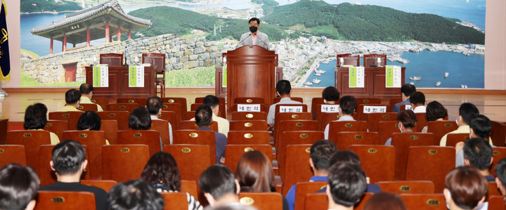 세미나에서 인사말하는 가세로 군수 *재판매 및 DB 금지