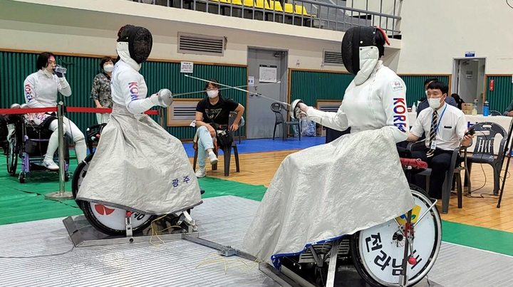 [광주=뉴시스] 광주장애인체육회는 제7회 세종시장배 전국휠체어펜싱선수권대회에서 은메달 3개와 동메달 9개를 수확했다고 1일 밝혔다. (사진=광주장애인체육회 제공). photo@newsis.com *재판매 및 DB 금지