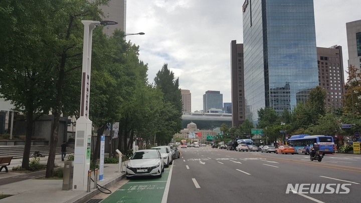 [서울=뉴시스]서울시가 시민들이 빠르고 쉽게 전기차를 충전할 수 있도록 초급속 충전기 177기를 연내 설치한다고 2일 밝혔다. (사진=서울시 제공). 2022.08.02. photo@newsis.com