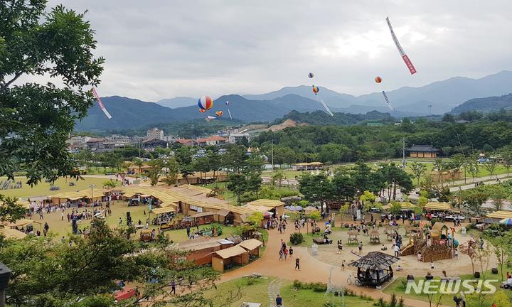 [함양=뉴시스]함양산삼축제 행사장. *재판매 및 DB 금지