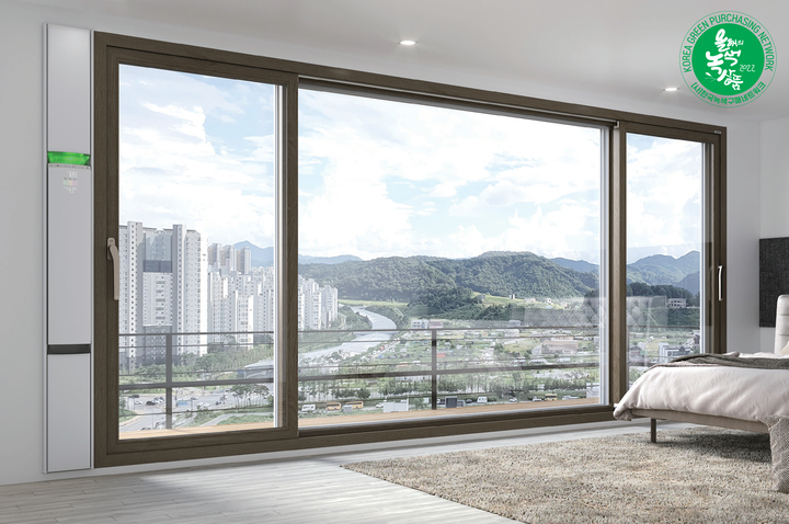 [서울=뉴시스]'2022 대한민국 올해의 녹색상품'에 선정된 'LX Z:IN 창호 수퍼세이브' (사진=LX하우시스 제공) *재판매 및 DB 금지