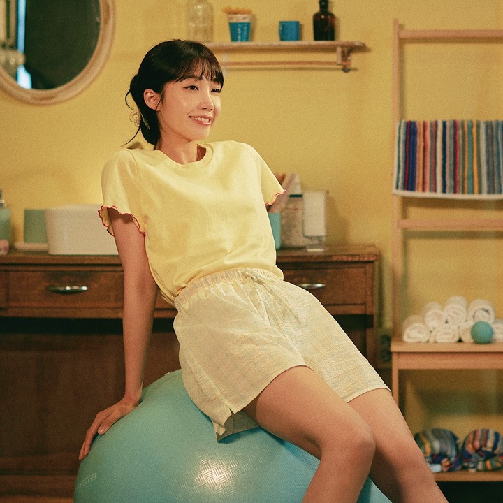 [서울=뉴시스] 모델 정은지가 통기성이 좋은 나른의 여성 드로즈 '맨살 트렁크'를 착용하고 있다. (사진=나른 제공) 2022.08.03. photo@newsis.com *재판매 및 DB 금지