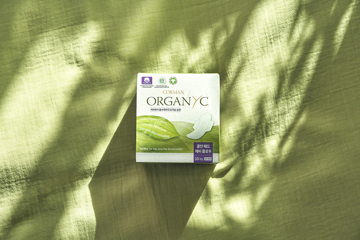 [서울=뉴시스] 커버부터 흡수체까지 국제유기농섬유기구(GOTS) 인증 유기농 100% 순면으로 제조된 콜만 생리대. (사진=콜만 제공) 2022.08.03. photo@newsis.com *재판매 및 DB 금지