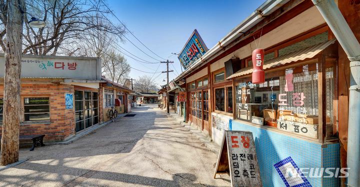 [서울=뉴시스] 국립민속박물관이 조성한 추억의 거리. (사진=국립민속박물관 제공) 2022.08.02. photo@newsis.com