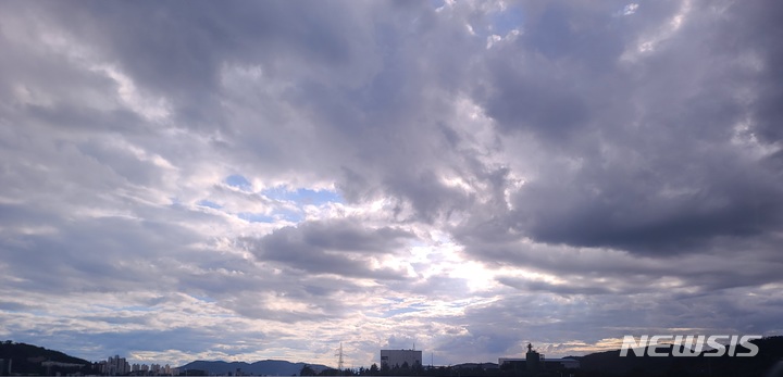 충남권 기온 평년보다 높아…흐린 날씨 계속