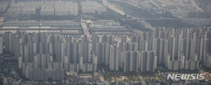 아파트 관리비도 무섭게 뛴다…10년만에 최대폭 상승&nbsp;&nbsp; 