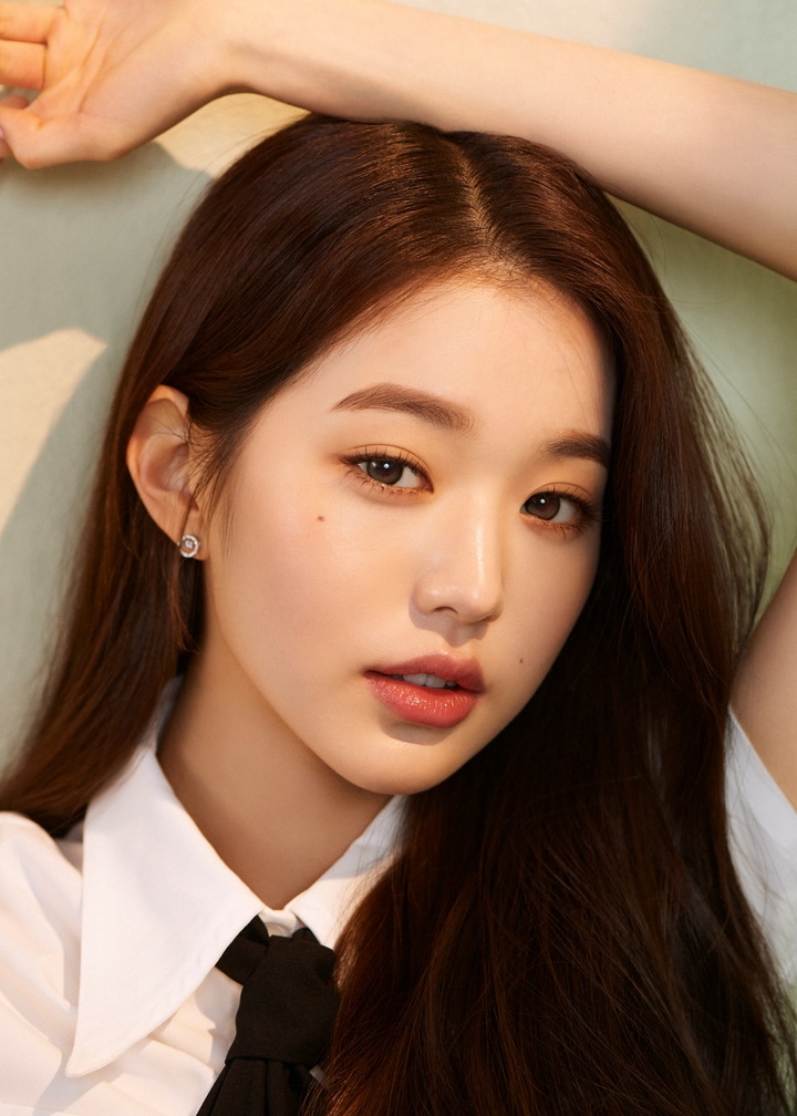 걸그룹 '아이브' 장원영이 모델로 나선 '하파크리스틴 시크리티브 올리브' 화보 *재판매 및 DB 금지