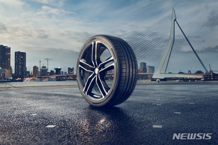 [서울=뉴시스]한국타이어 '벤투스 S1 에보3 SUV'.(사진=한국타이어앤테크놀로지 제공) 2022.8.5 photo@newsis.com
