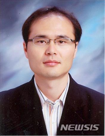 [전주=뉴시스]윤난슬 기자 = 전북대학교는 이동원 교수(공대 고분자나노공학과) 연구팀이 비타민 대사물질 나노 약물을 개발했다고 5일 밝혔다.(사진=전북대 제공)