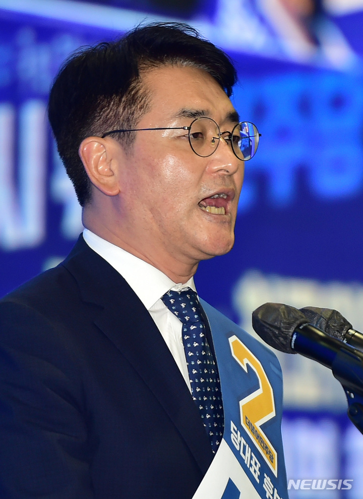 [대구=뉴시스] 이무열 기자 = 박용진 더불어민주당 당대표 후보가 6일 오후 대구 북구 엑스코에서 열린 더불어민주당 당대표 및 최고위원 후보자 대구·경북지역 합동연설회에서 정견발표를 하고 있다. 2022.08.06. lmy@newsis.com